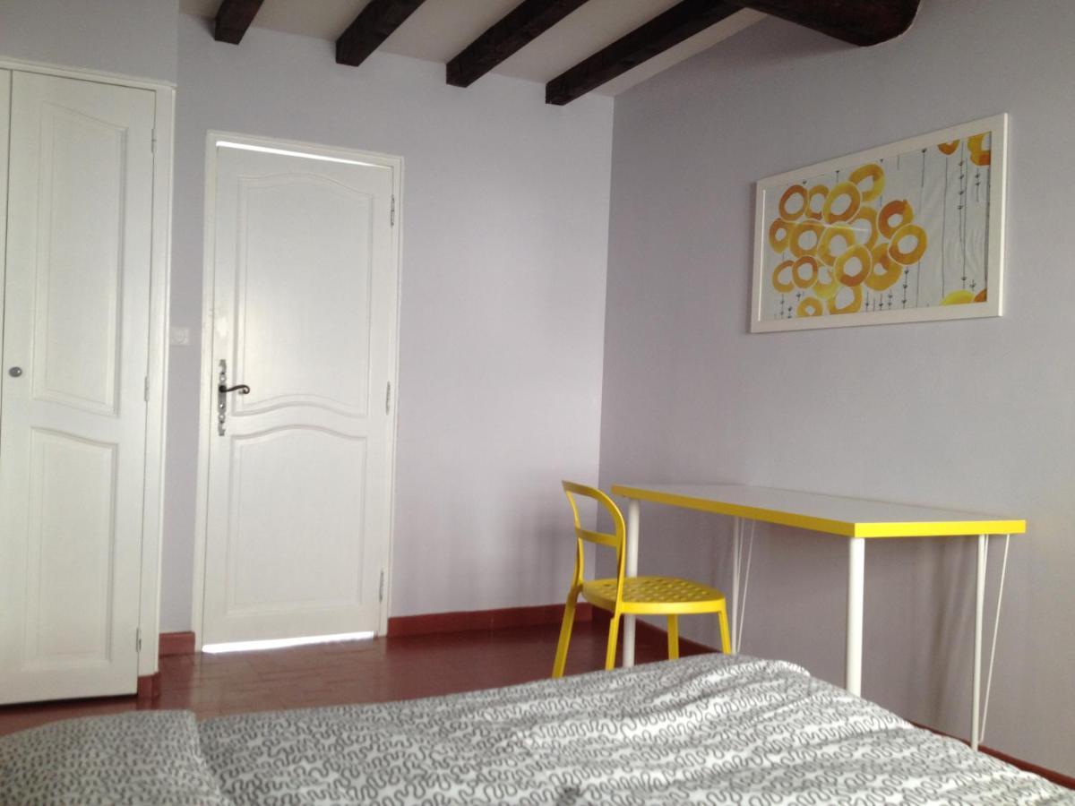 Le Grand Rouget Apartment บูแคร์ ภายนอก รูปภาพ