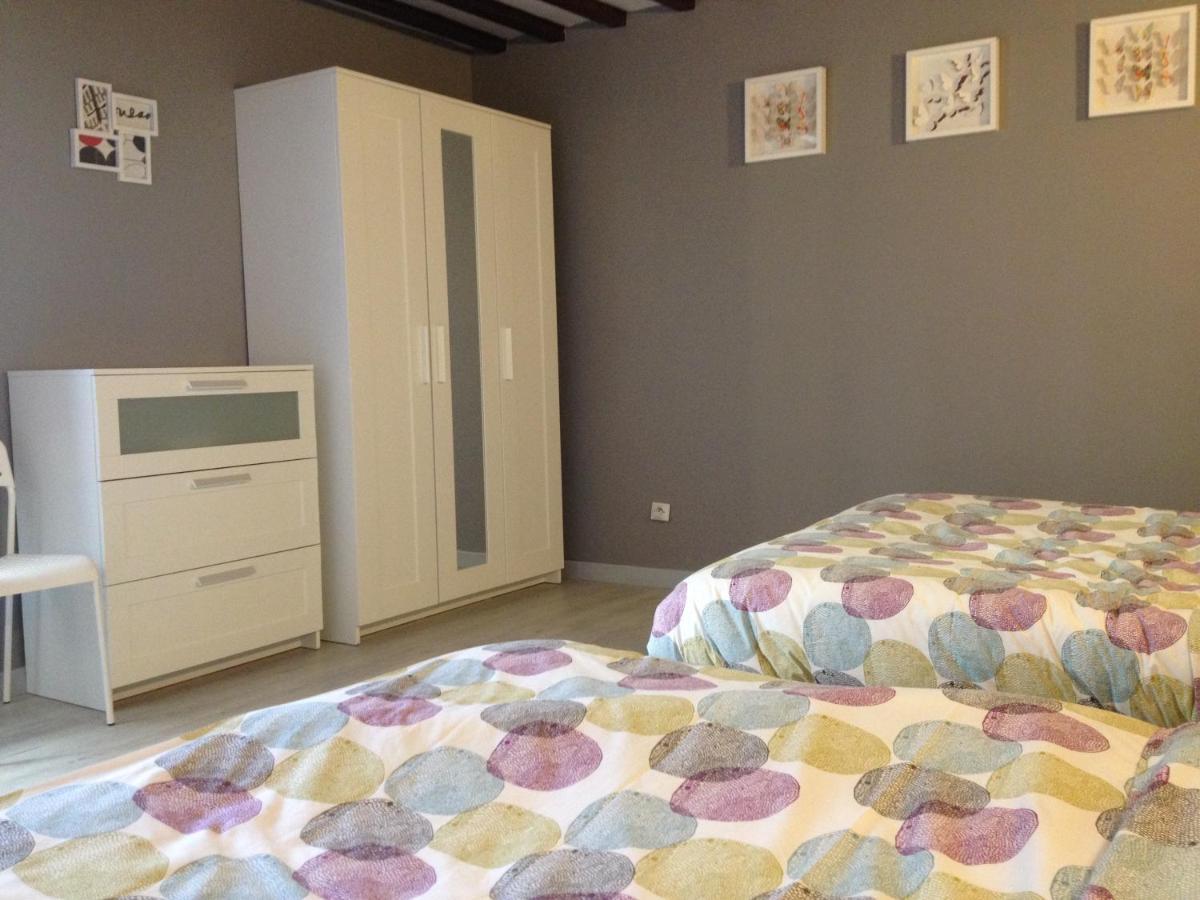 Le Grand Rouget Apartment บูแคร์ ภายนอก รูปภาพ