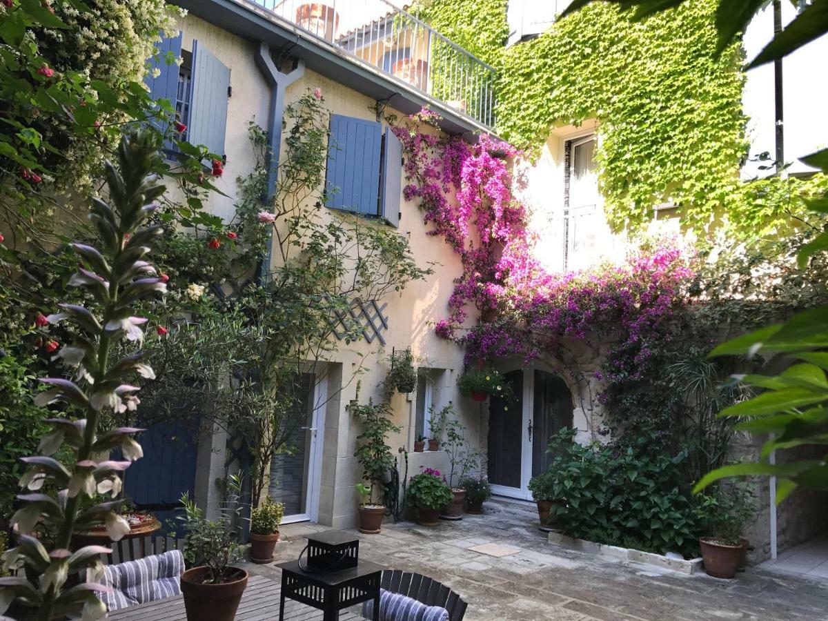 Le Grand Rouget Apartment บูแคร์ ภายนอก รูปภาพ